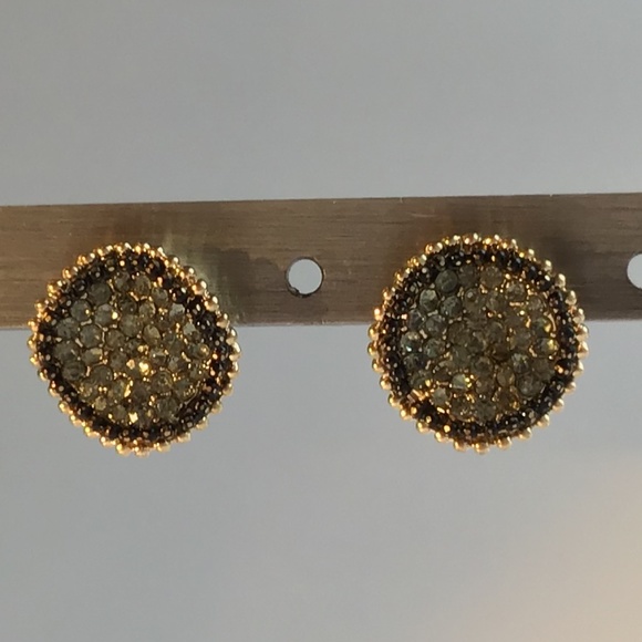 ⭐️ Beautiful studs earrings ⭐️ - Picture 5 of 5